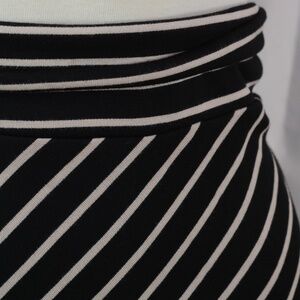 Stiped Pull On Skirt Sz S Love in